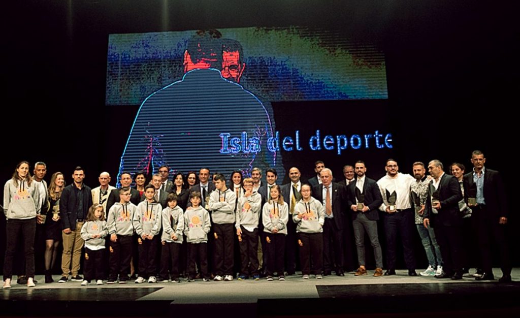 José Luis Oltra y Cristo Marrero recordaron el ascenso del CD Tenerife a Primera División en la Gala del deporte de la APDT 2018. | Fran Pallero