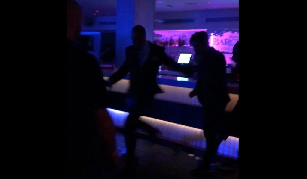 Patada en la cabeza en pelea en Las Verónicas