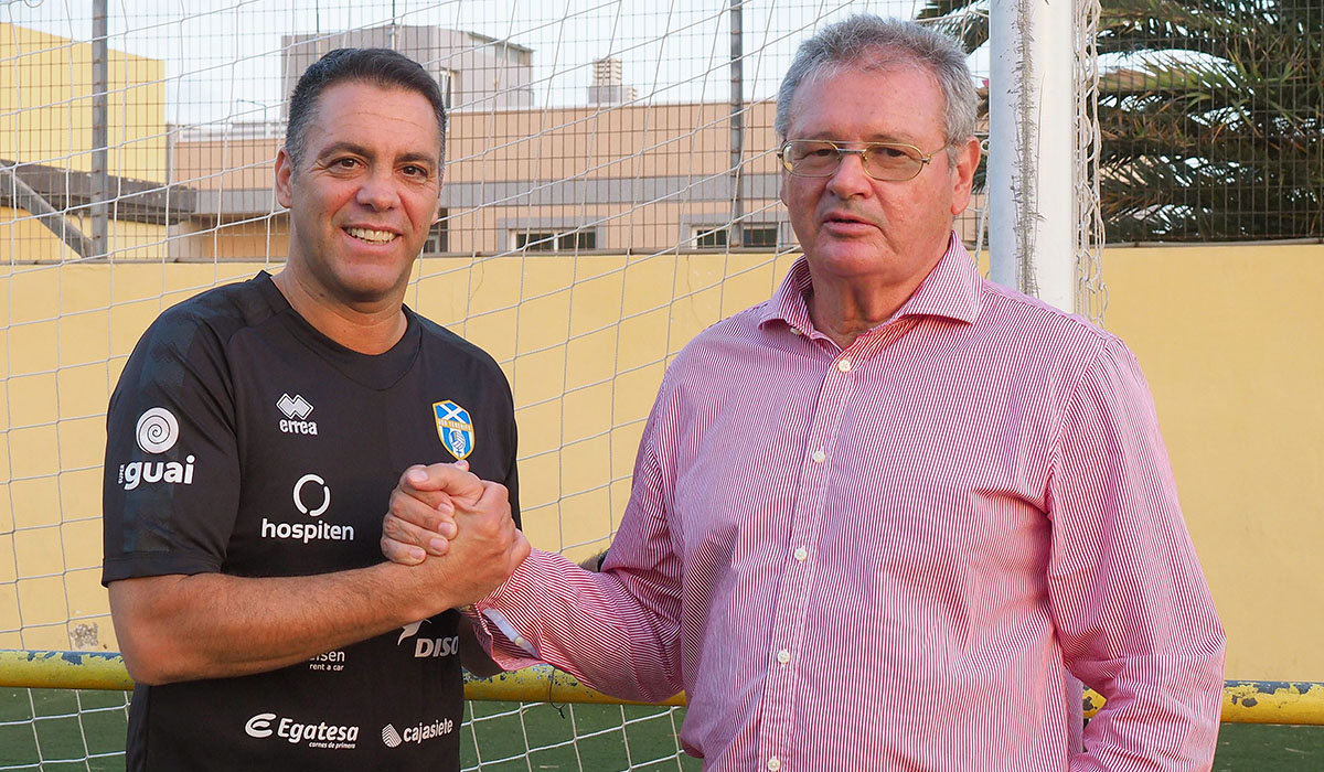 Pier Cherubino y Sergio Batista, entrenador y presidente de la UDG Tenerife Egatesa. /Sergio Méndez