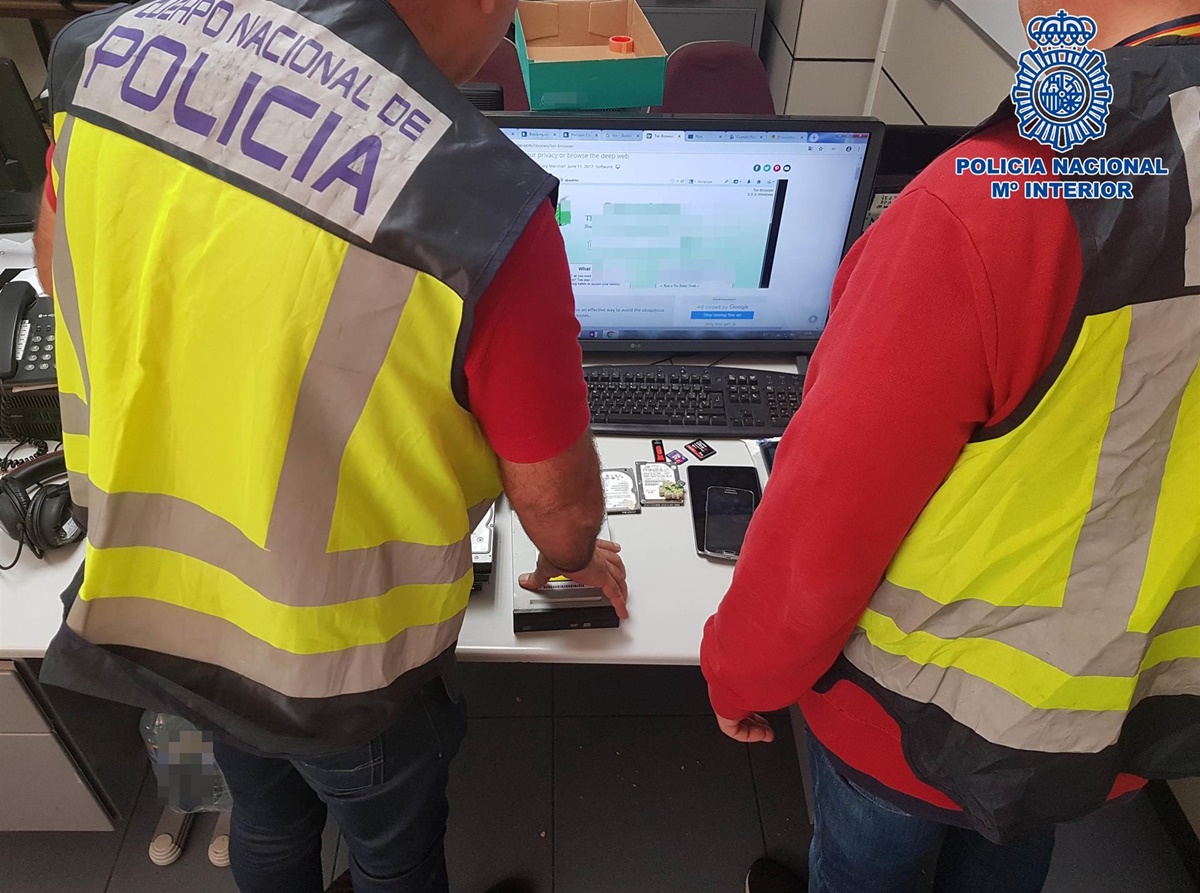 Los agentes realizaron treinta registros en domicilios situados en varias Comunidades Autónomas. / EP