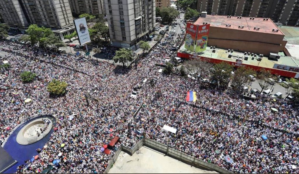 Multitudinaria concentración en Venezuela en protesta contra el Gobierno de Nicolás Maduro