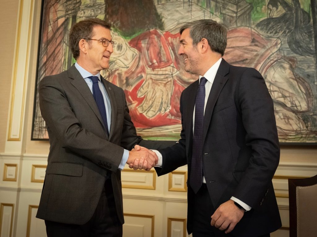 Alberto Núñez Feijóo y Fernando Clavijo se reunieron ayer en el Pazo de Raxoi, en Santiago de Compostela. DA