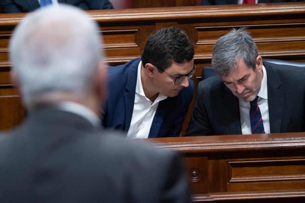 A la izquierda, Pablo Rodríguez, junto al presidente Fernando Clavijo. F. P.