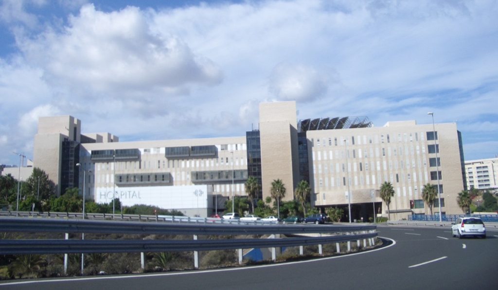 Pánico en un hospital de Canarias: amenaza con un machete de 51 centímetros tras una riña en una discoteca