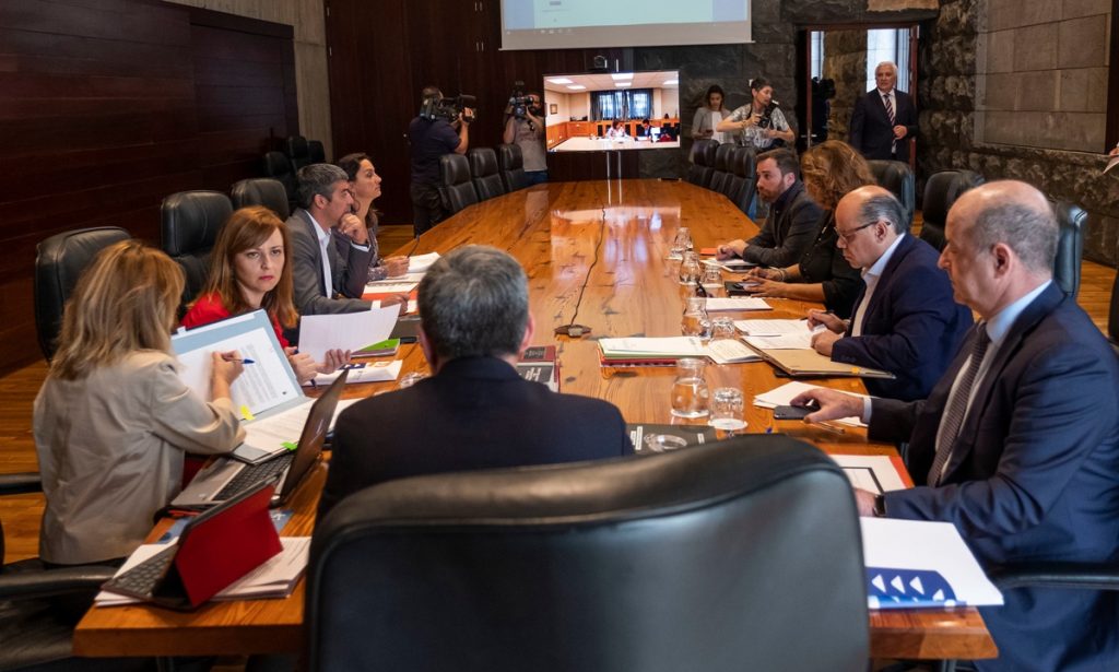 Fernando Clavijo preside la reunión del Consejo de Gobierno, con participación por videoconferencia. DA