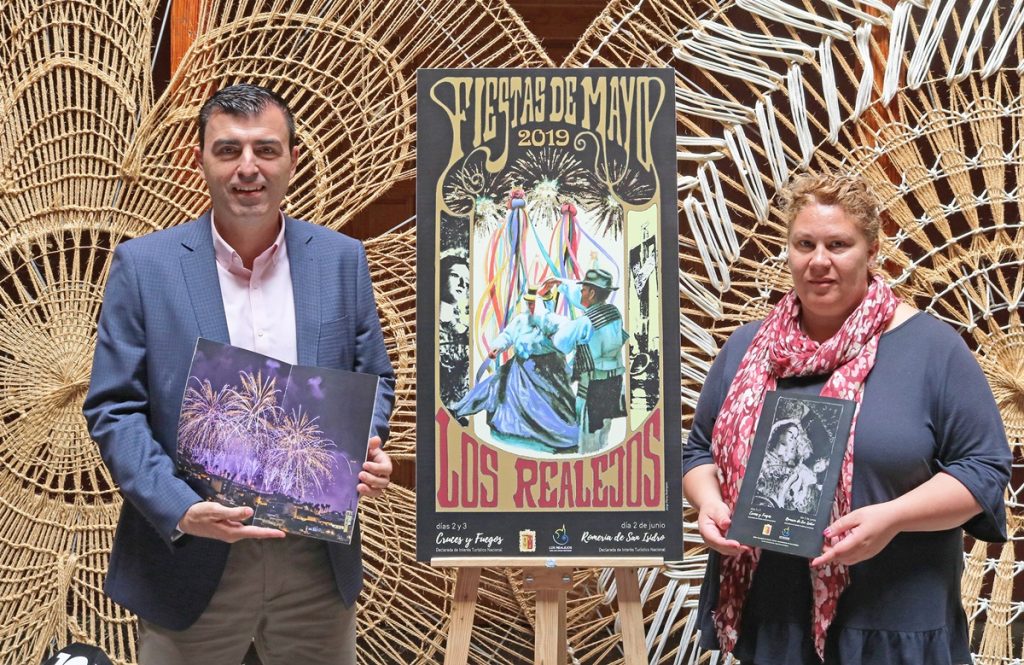 Manuel Domínguez e Isabel Socorro presentaron ayer el programa de las Fiestas de Mayo con más de 70 actos. DA
