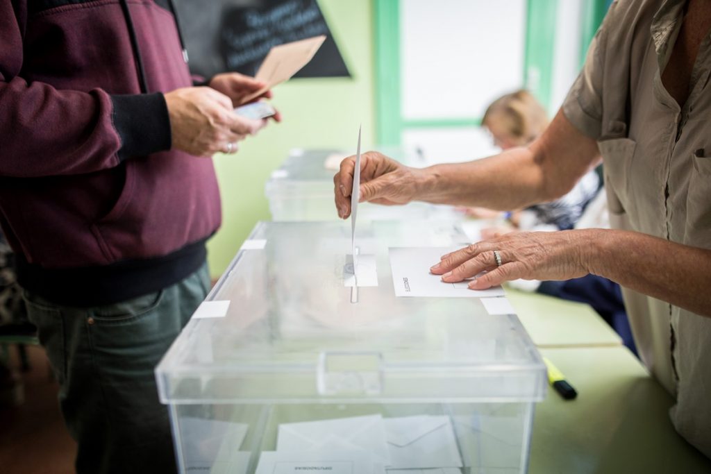 827.980 pertenecen a la provincia de Las Palmas y 847.439 a la de Santa Cruz de Tenerife. DA