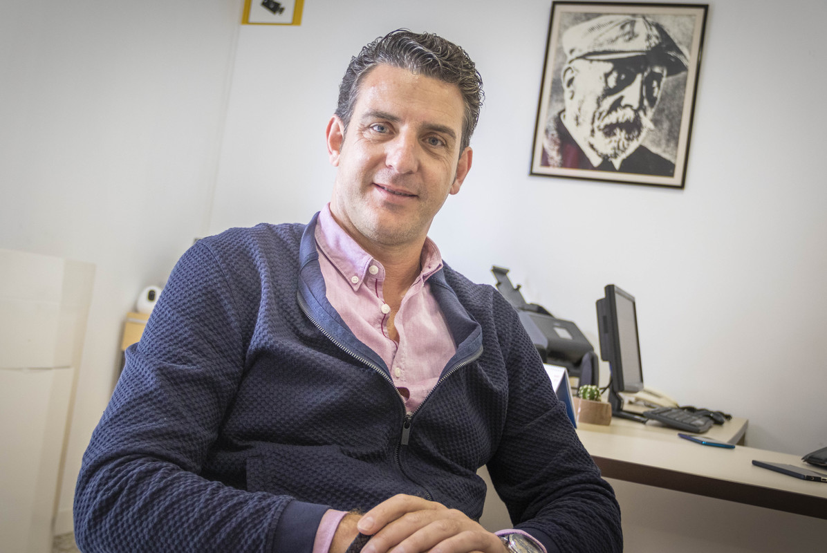 Carlos Medina espera que los vecinos le den su confianza el domingo en las urnas para gobernar el Ayuntamiento los próximos cuatro años. Mario González
