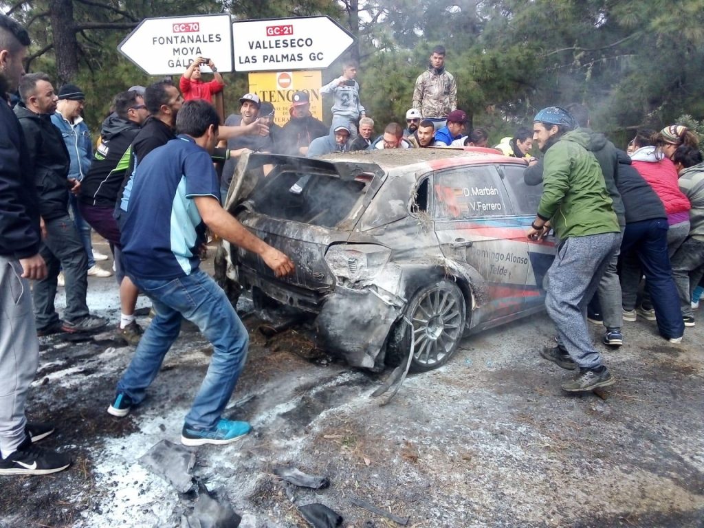 Así quedó el coche de Daniel Marbán. DA