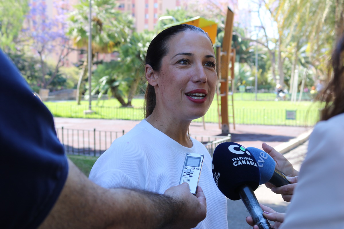 Patricia Hernández, ayer, en el Parque Don Quijote de la capital. DA