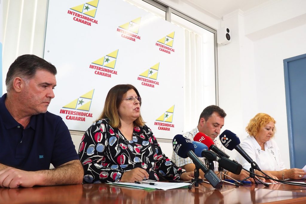 Abel Ramos, Catalina Darias, Ariel Bonilla e Isabel Fernández, durante la rueda de prensa. Sergio Méndez