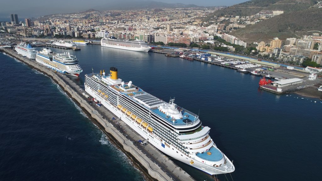 Imagen de varios cruceros en el Puerto de Tenerife. DA