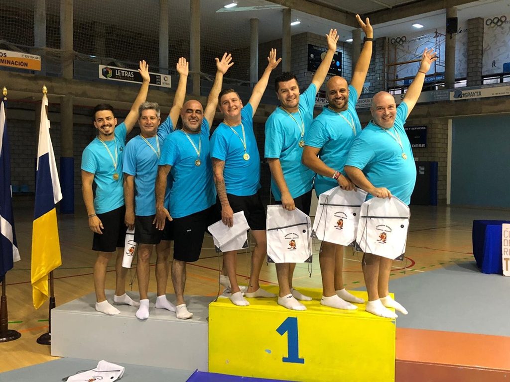 Los padres de las gimnastas del CGR Tazmania| DA