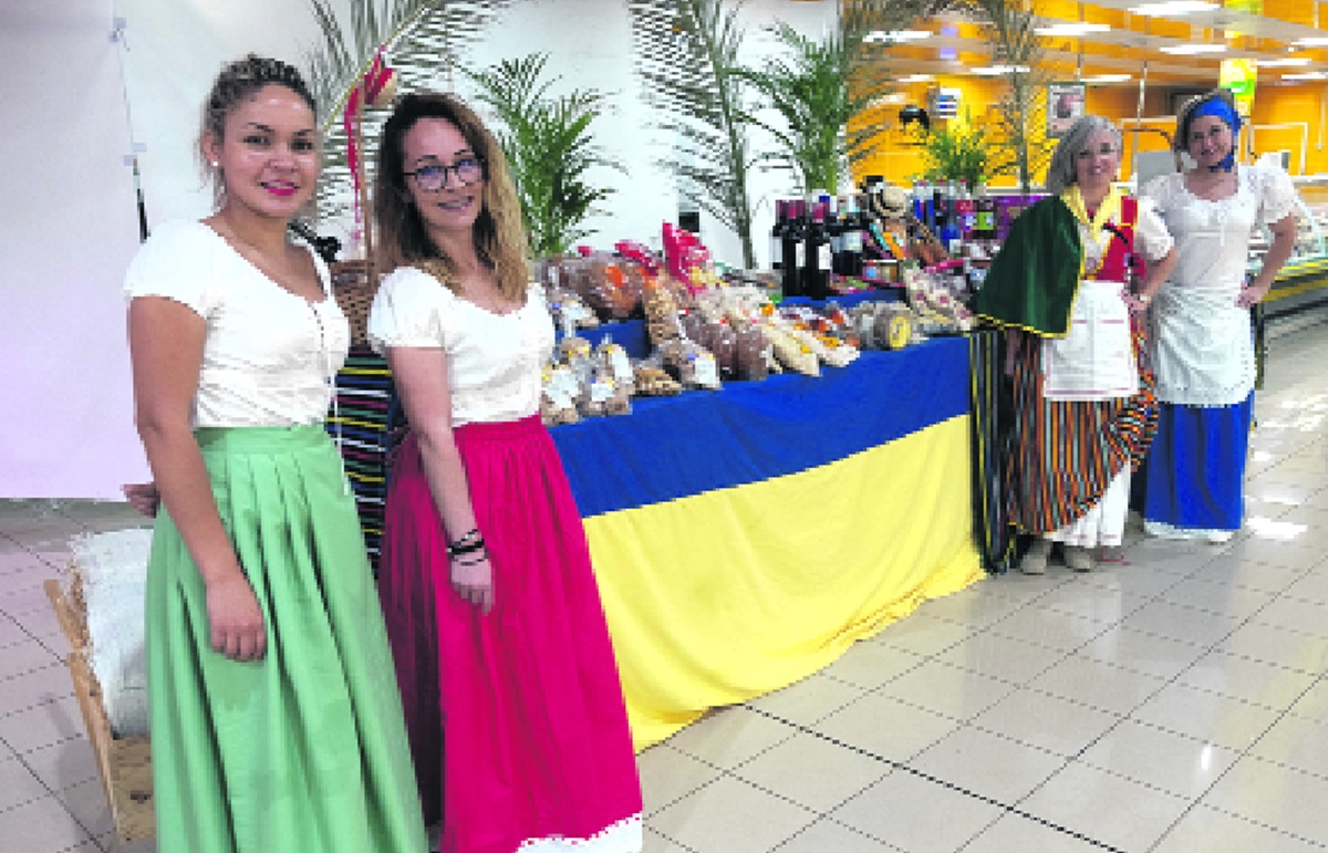 En Hipermercados Tu trébol se podrán degustar estos días vinos, quesos y mojos de nuestras islas. Fran Pallero