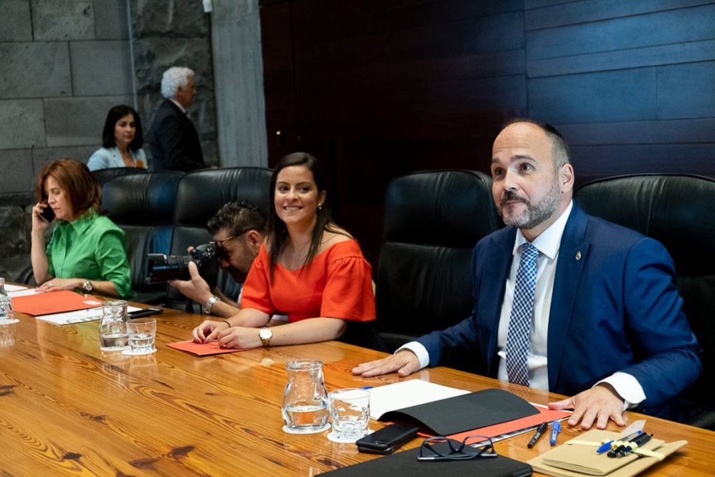 El consejero regional de Transición Ecológica, José Antonio Valbuena, antes de empezar el Consejo. Fran Pallero