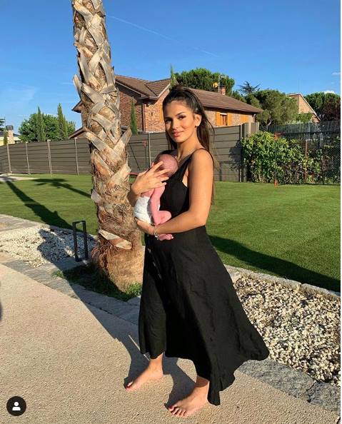 Sara Sálamo y el pequeño Theo. Instagram
