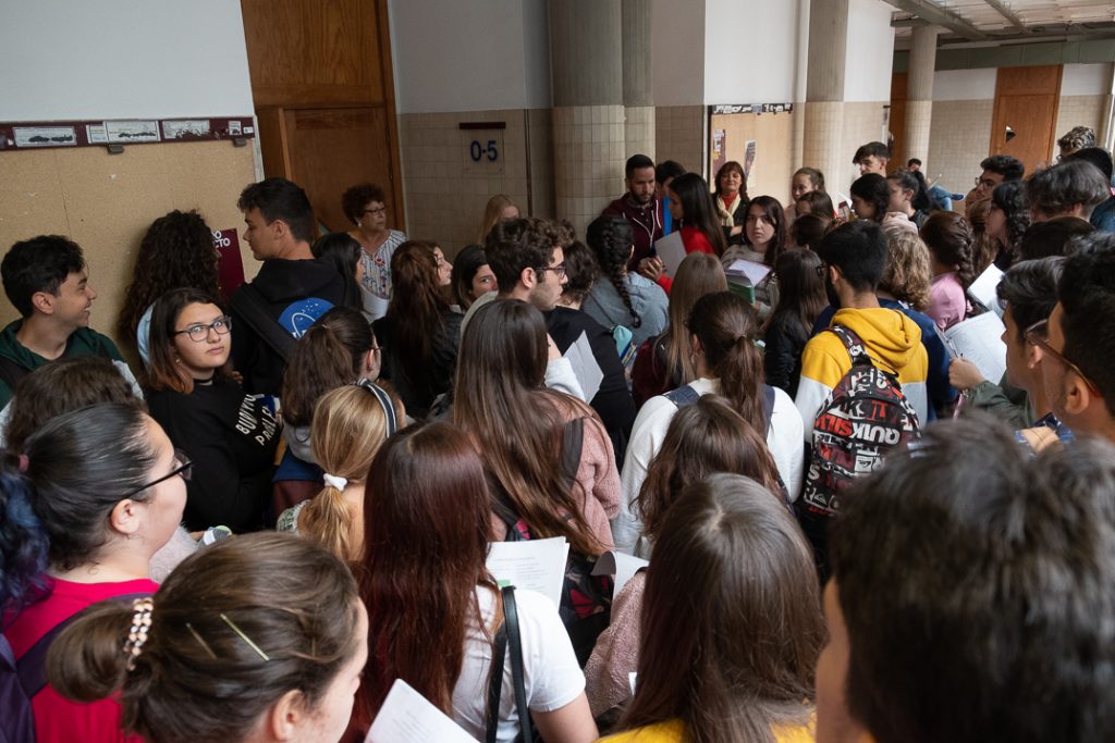 Los alumnos que superaron la EBAU de junio ya pueden matricularse en el grado de su elección. DA