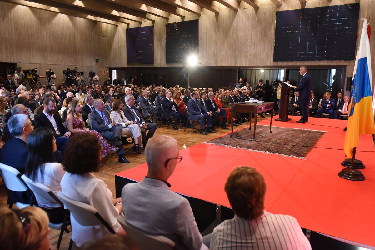 Imagen de la toma de posesión de Torres como presidente de Canarias. S. M.