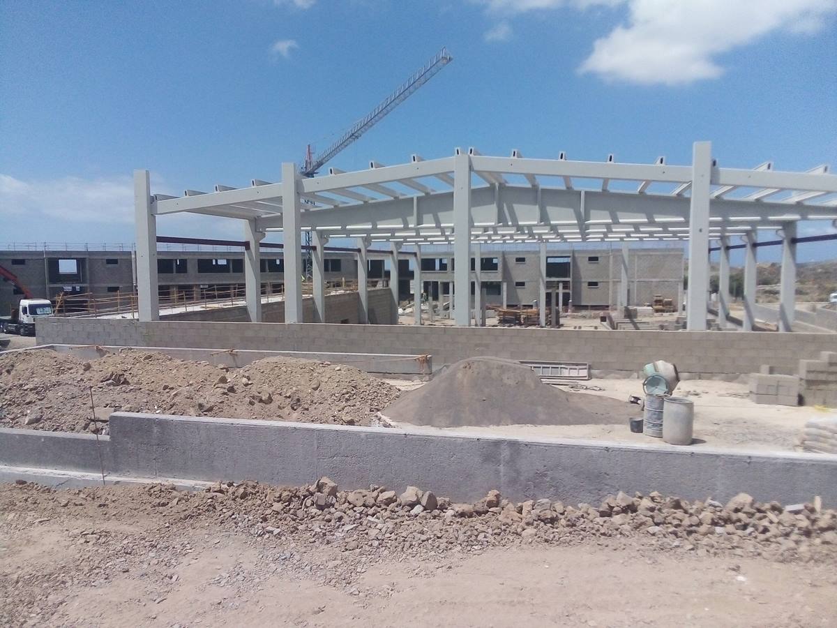 Los trabajos del IES de Parque La Reina, que acabará con los barracones de Guaza, estarán finalizados en enero de 2020. En la imagen, situación de las obras. DA