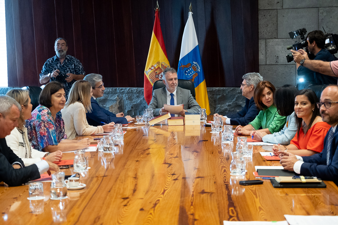 Uno de los primeros retos a los que se enfrentará el nuevo Gobierno de Canarias será el de reducir el riesgo moderado de incumplir la regla de gasto. DA