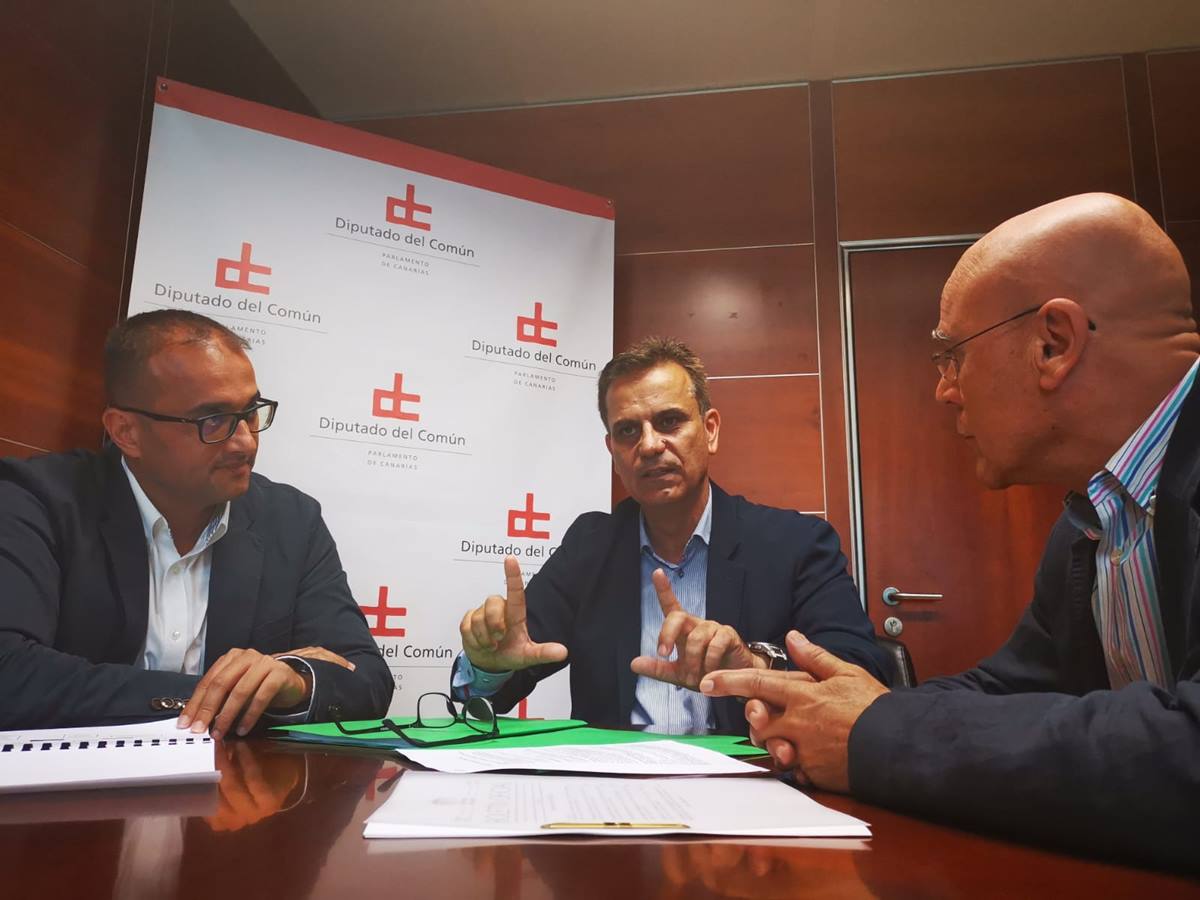 Santiago Sánchez, Manuel Ángel Galván y Rafael Yanes, durante la reunión celebrada recientemente. DA