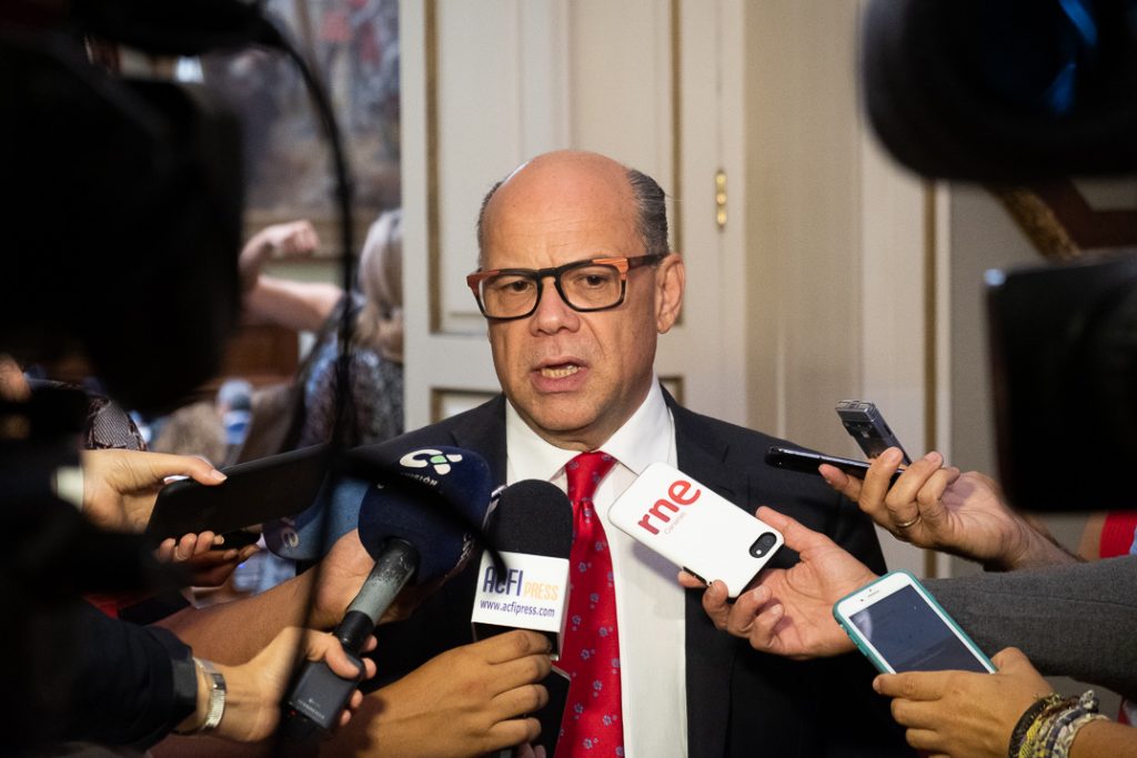 El secretario general de CC, José Miguel Barragán, ayer en el Parlamento de Canarias. Fran Pallero