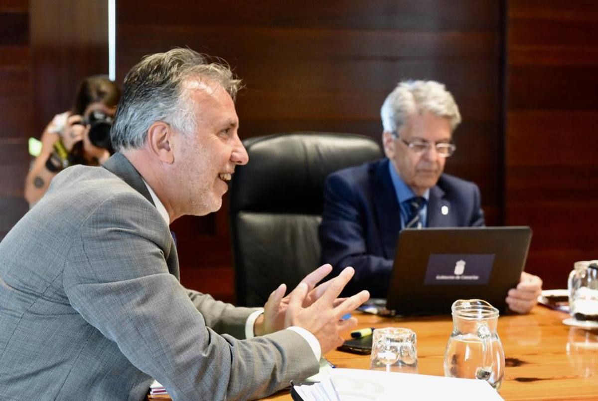 Reunión del Consejo de Gobierno de Canarias, ayer en Santa Cruz de Tenerife. DA