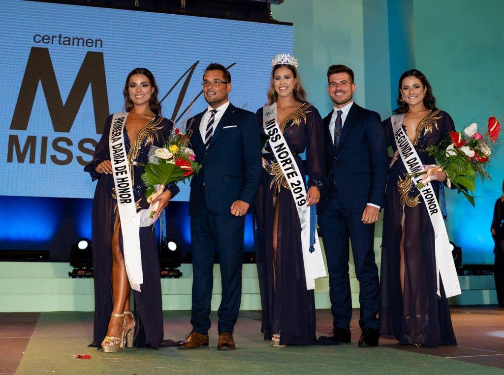 Miss Norte y su corte de honor, junto a los concejales Adolfo González y José David Cabrera. Besos de Luz