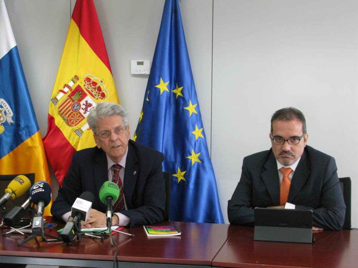 El consejero regional Julio Pérez, junto al viceconsejero de Administraciones                             Públicas, Alejandro Rodríguez. DA