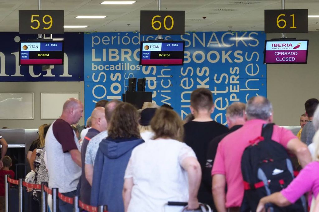 turistas británicos en uno de los vuelos repatriación con destino al reino unido. Sergio Méndez