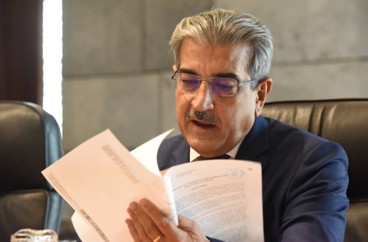 Canarias presentará su presupuesto a final de año con una "hipótesis moderada" si no hay Gobierno. EP