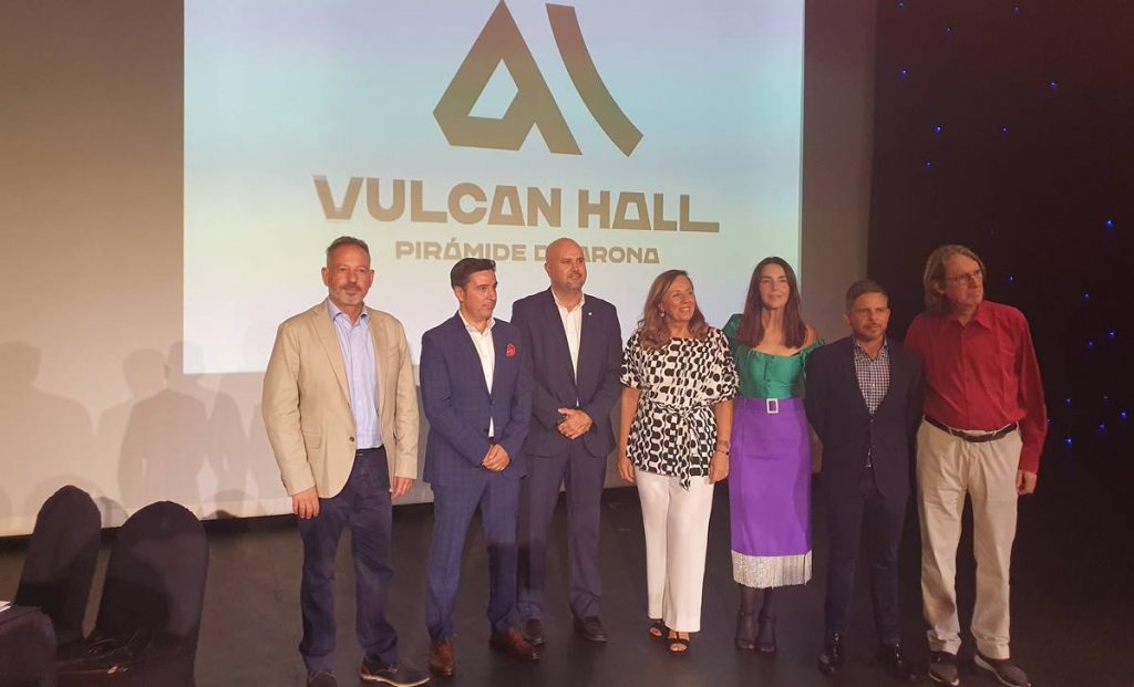 La presentación tuvo lugar en el auditorio de Pirámide de Arona. Norchi
