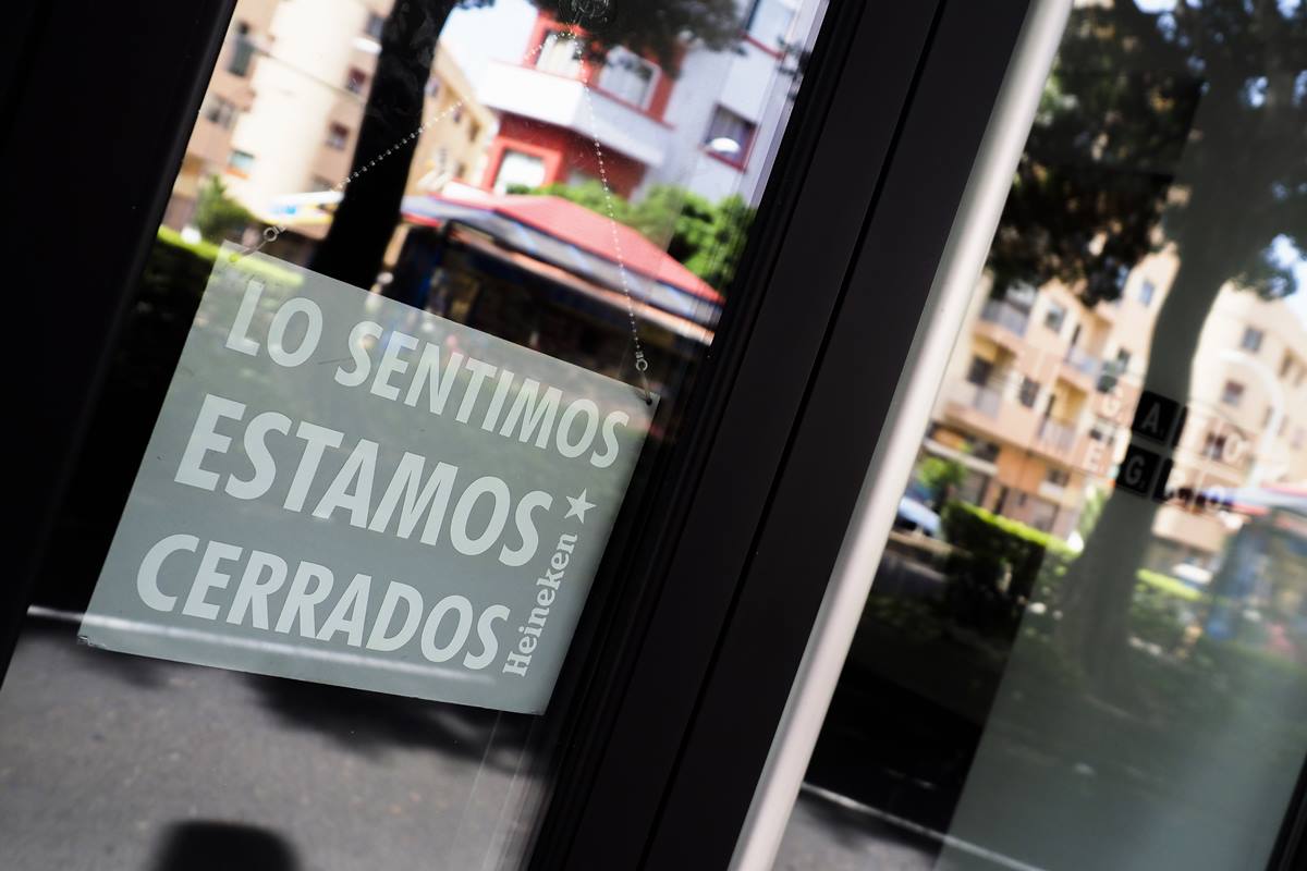 Muchos comercios tuvieron que cerrar el pasado domingo en la Isla al no poder cocinar y no poder utilizar los datáfonos. Sergio Méndez
