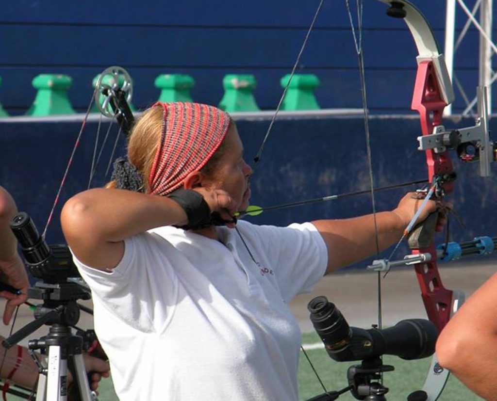 Pilar Luque con su arco y flecha. DA