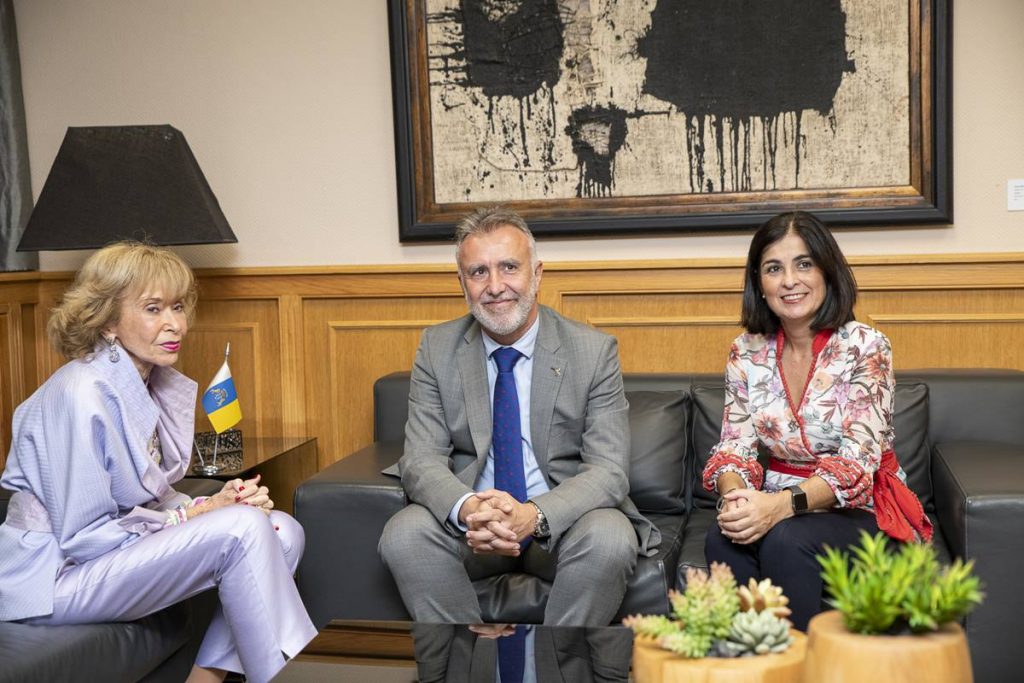 María teresa Fernández de la Vega, Ángel Víctor Torres y Carolina Darias. DA