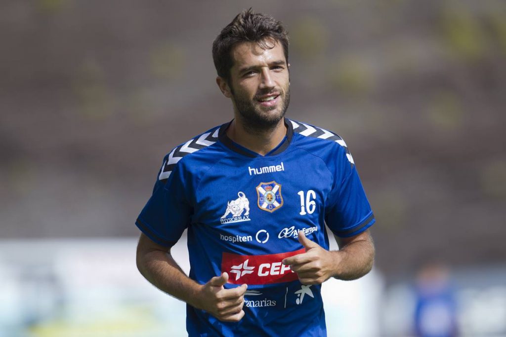El centrocampista madrileño Aitor Sanz, en un entrenamiento con el cuadro blanquiazul. Da