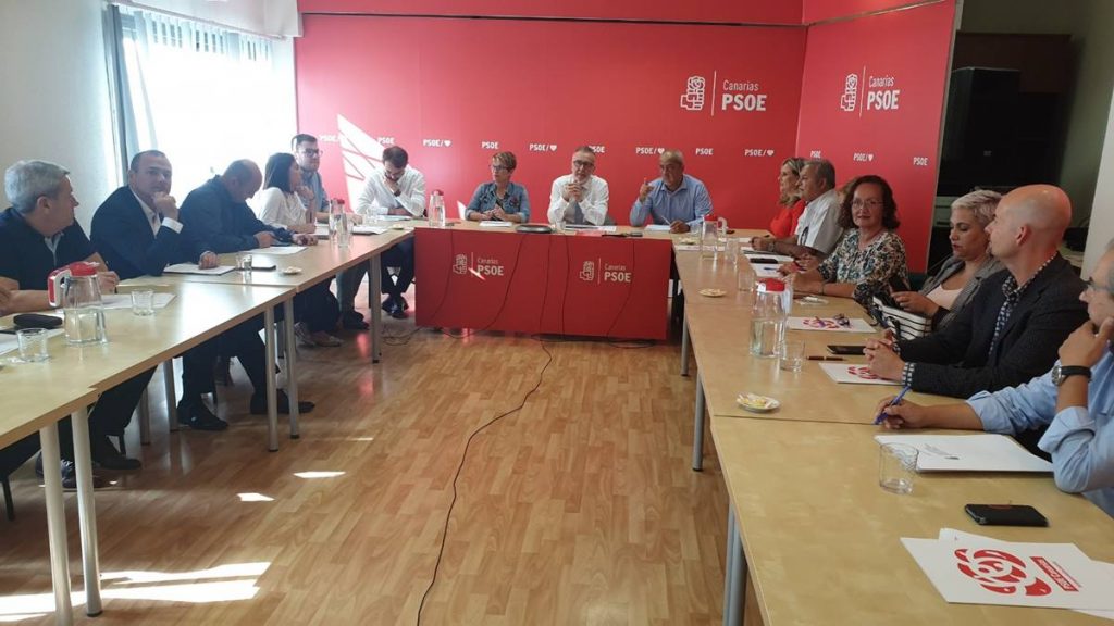 Los socialistas tienen mayoría suficiente en las corporaciones locales como para frenar las iniciativas de bloqueo de CC y PP. DA