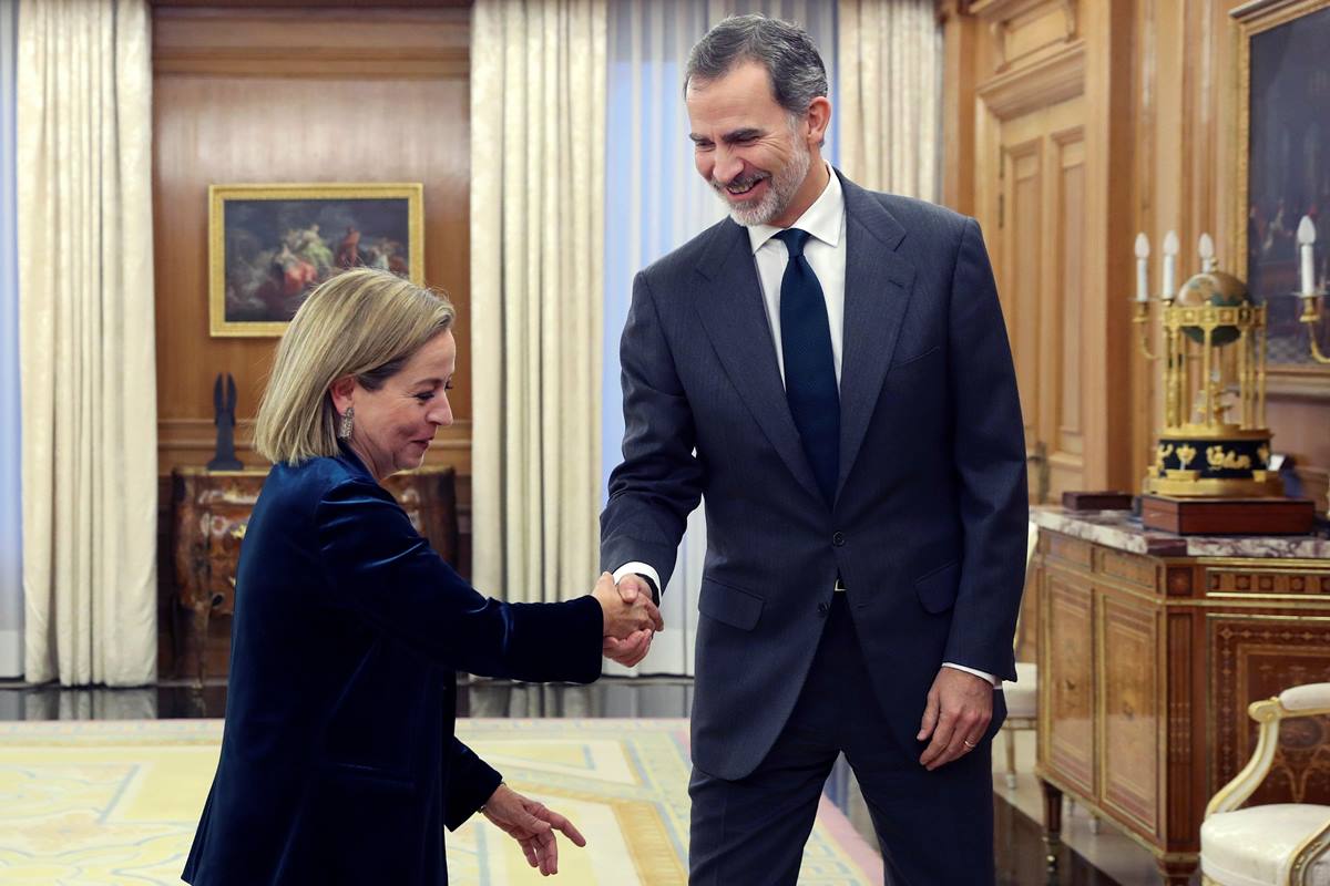 Ana Oramas con el Rey. Europa Press