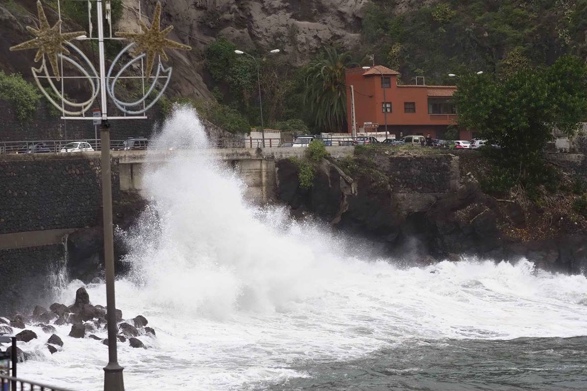El fuerte oleaje sí se dejó notar el pasado lunes en Garachico. Sergio Méndez