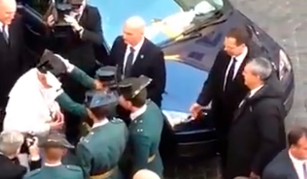 PAPA FRANCISCO TRICORNIO GUARDIA CIVIL