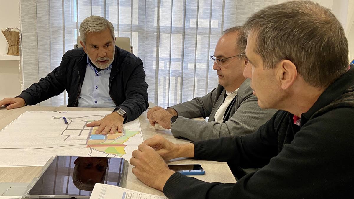 José Miguel Rodríguez Fraga, en una de las reuniones para impulsar un proyecto muy demandado en Adeje. DA