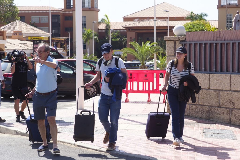 El resto de huéspedes deberán esperar hasta el 9 de marzo para abandonar el complejo hotelero, esa es la fecha de finalización del aislamiento que aportó la consejera de Sanidad. Sergio Méndez