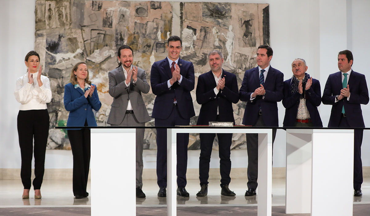 El Gobierno aprueba la subida del salario mínimo a 950 euros este año