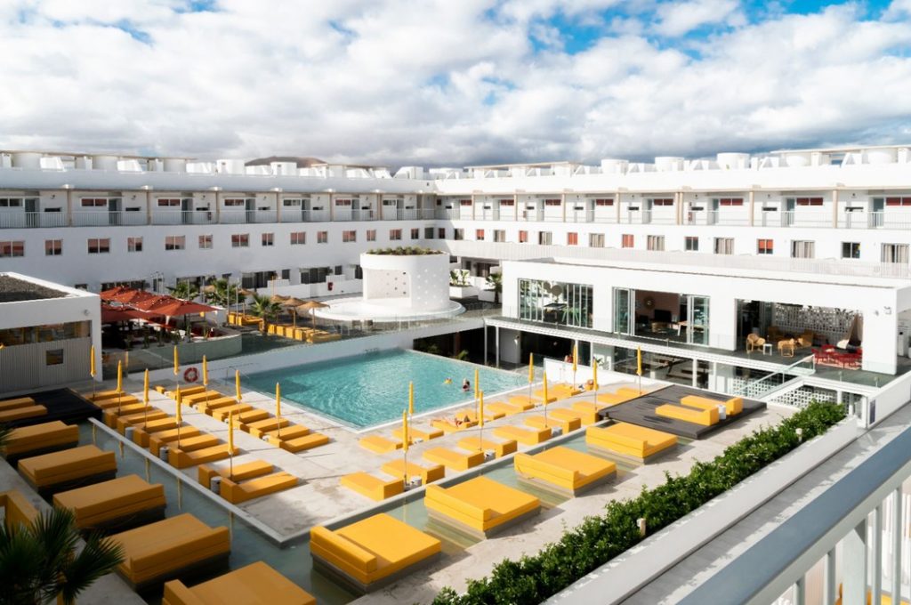 Las operaciones se hacen a través de la línea de negocio CaixaBank Hotels & Tourism. DA