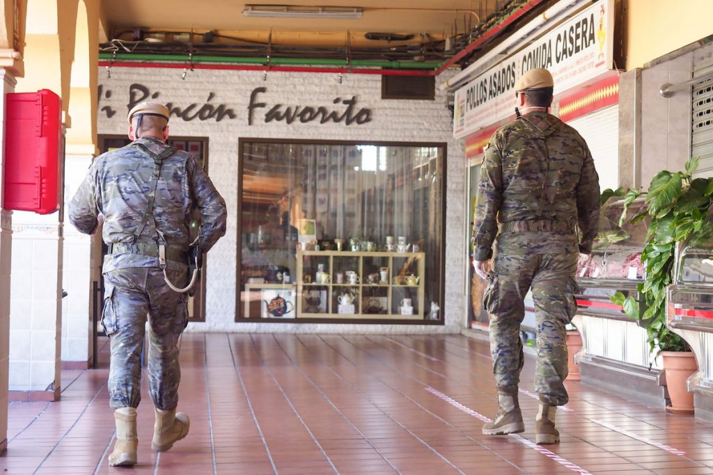 Militares patrullan por el Mercado Nuestra Señora de África de Santa Cruz |SERGIO MÉNDEZ