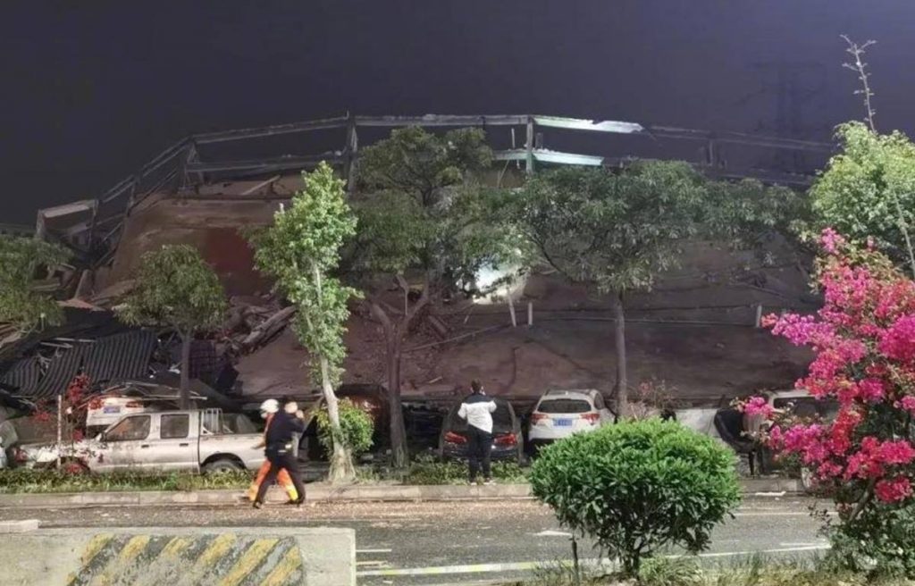 Se derrumba en China un hotel designado para alojar a afectados por el coronavirus. @CGTNOfficial
