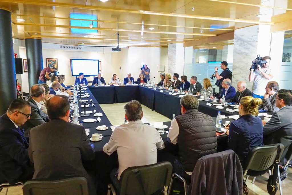 Imagen del Consejo Canario de Turismo reunido ayer en el Hotel Escuela de Santa Cruz de Tenerife. Sergio Méndez
