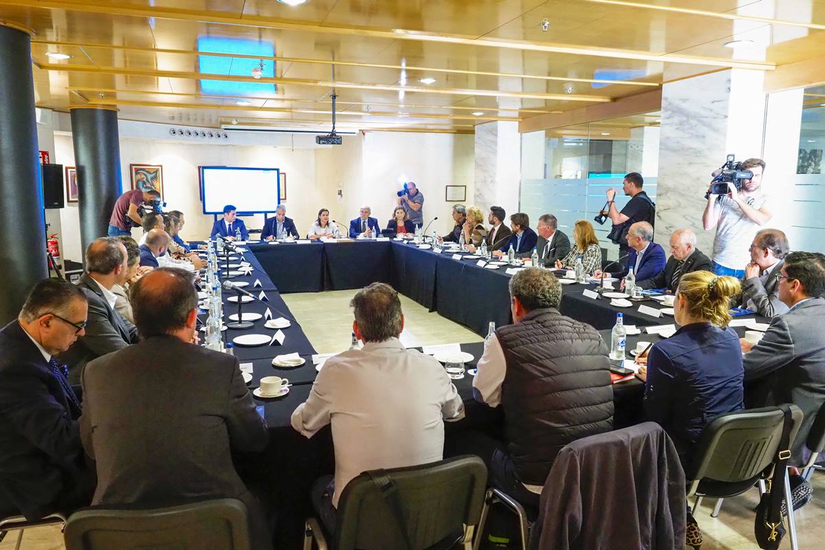 Imagen del Consejo Canario de Turismo reunido ayer en el Hotel Escuela de Santa Cruz de Tenerife. Sergio Méndez