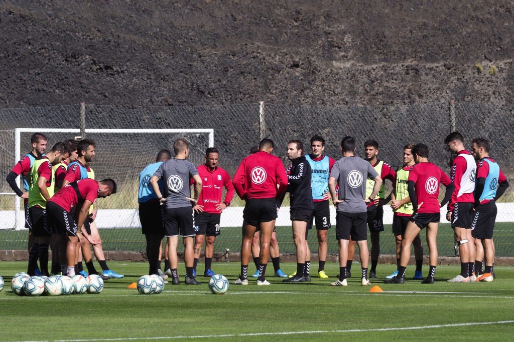 La plantilla del CD Tenerife no volverá a entrenar hasta nueva orden. Sergio Méndez