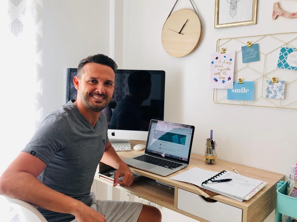 Ricardo Cubas es Profesor Certificado de Google, por lo que está capacitado para enseñar a otros docentes a utilizar las plataformas virtuales. DA